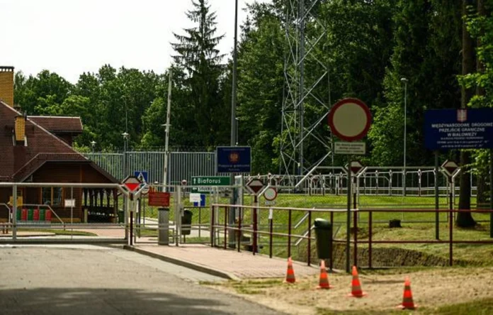 Польш улс Беларусь улсаас нэн даруй гарахыг иргэддээ уриалав