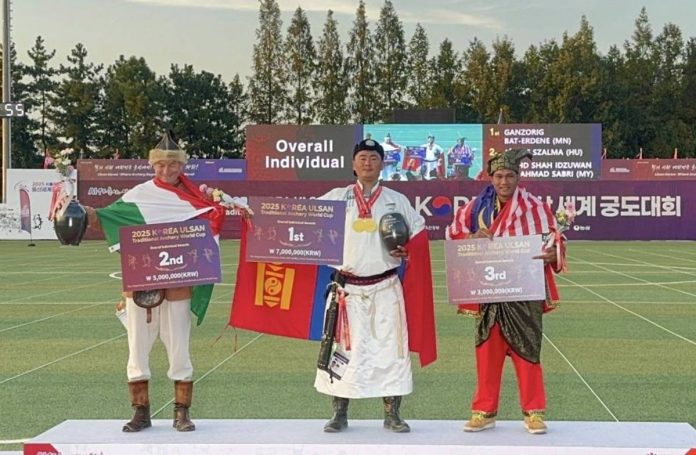 Уламжлалт харвааны дэлхийн цомоос Монголын баг гурван медаль хүртлээ