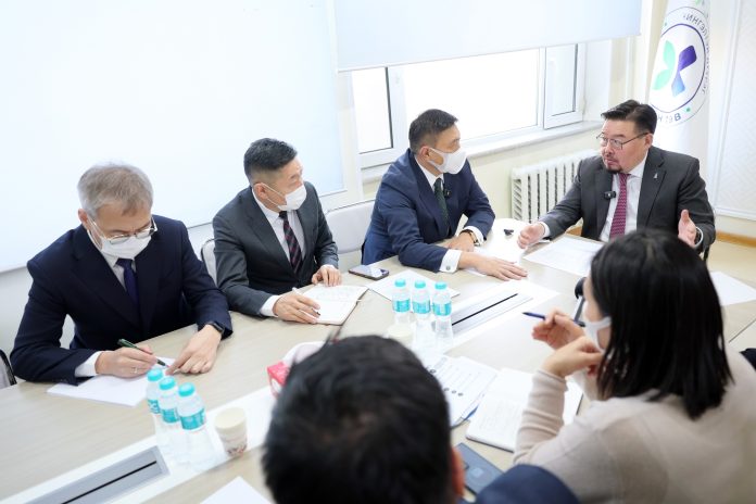 ЗГ-ын нөөц хөрөнгөөс эмч, эмнэлгийн ажилтнуудын илүү цагийн урамшуулалд нэг тэрбумыг гаргана