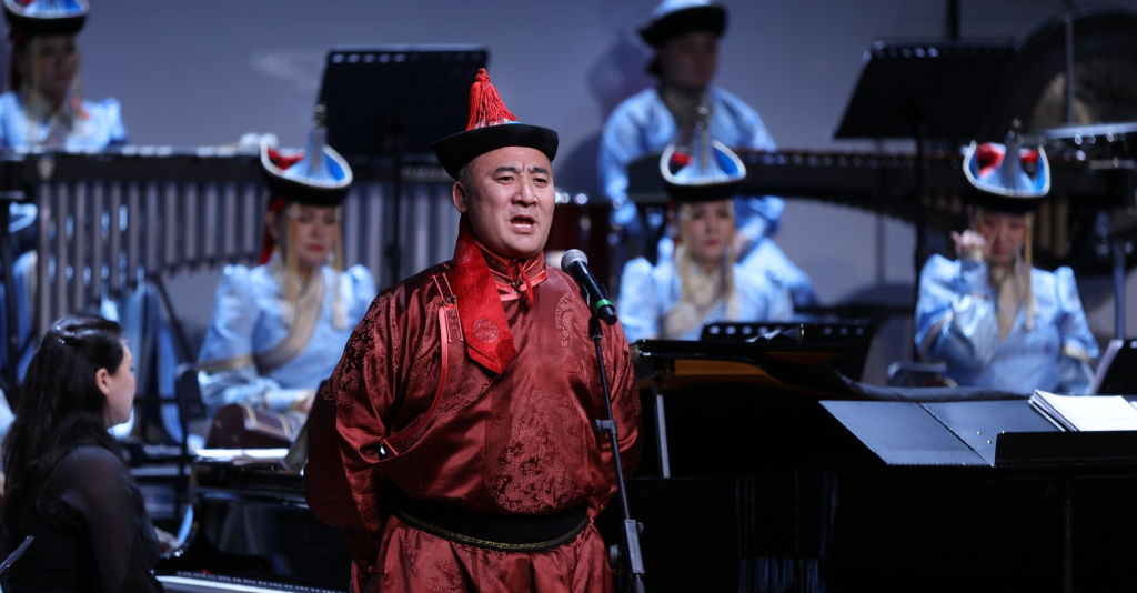 Морин хуурын найрал хөгжим Ромд анхны тоглолтоо хийж, Монголын соёлыг түгээв