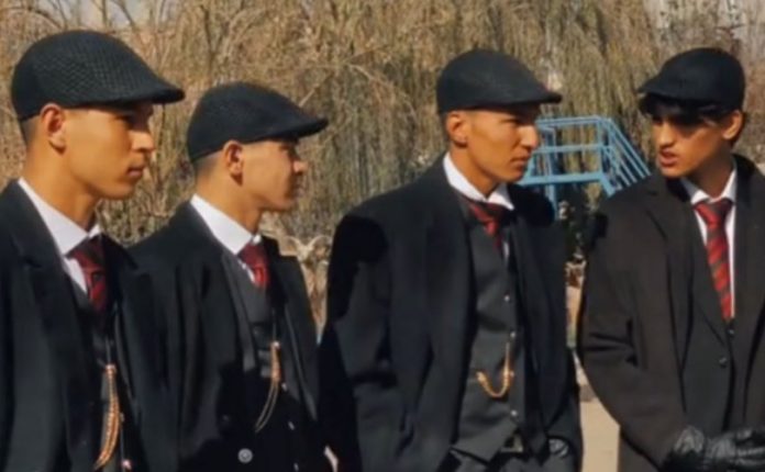 Талибаны Хязгаарлалт: “Peaky Blinders”-ийн Загвартай Афган Залууст Ёс Суртахууны Анхааруулга Өгөв