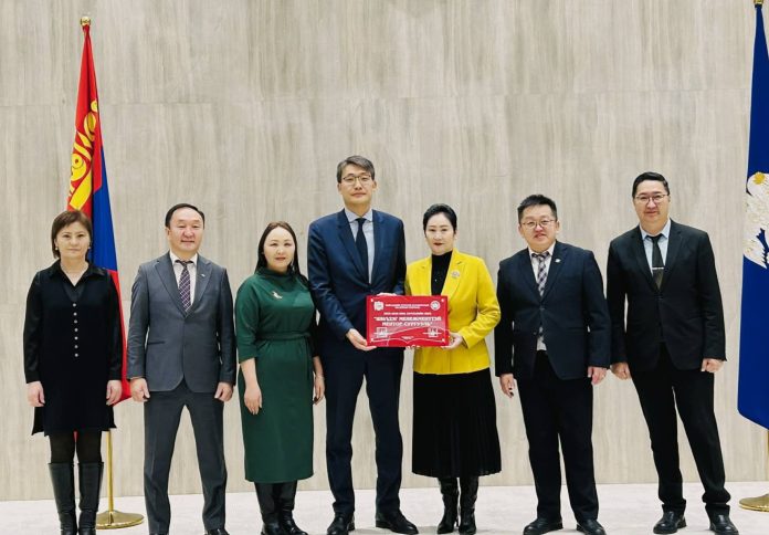 Шилдэг менежменттэй сургууль, цэцэрлэгт урамшуулал олголоо