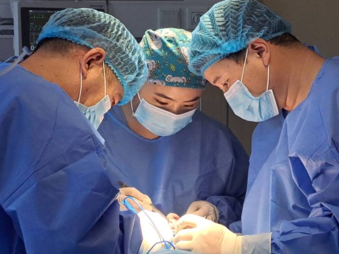 Өвөрхангайд бамбай булчирхайн мэс заслыг нэвтрүүлж, 50 хүнд амжилттай хийжээ