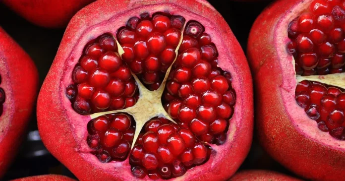 Гранатыг ястай нь идэж болох уу