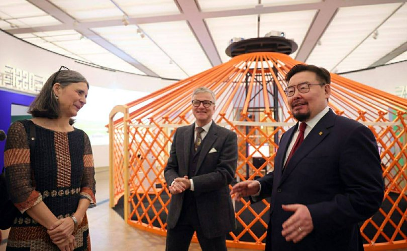 Ерөнхий сайд Г.Занданшатар Швейцарт толилуулж буй “Монгол орон: Цаг хугацааны аялал” үзэсгэлэнгээр зочлов