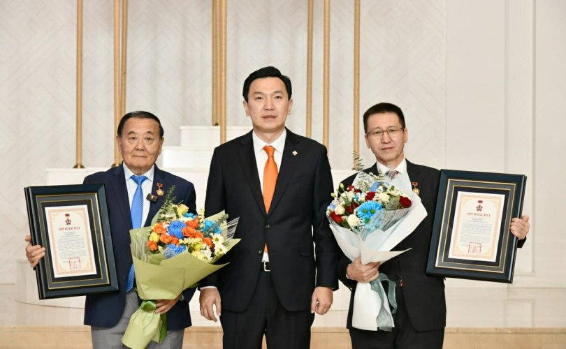 Б.Чимидийн нэрэмжит 2026 оны шагналыг Ж.Бямбаа, Ж.Эрхэсхулан нар хүртлээ