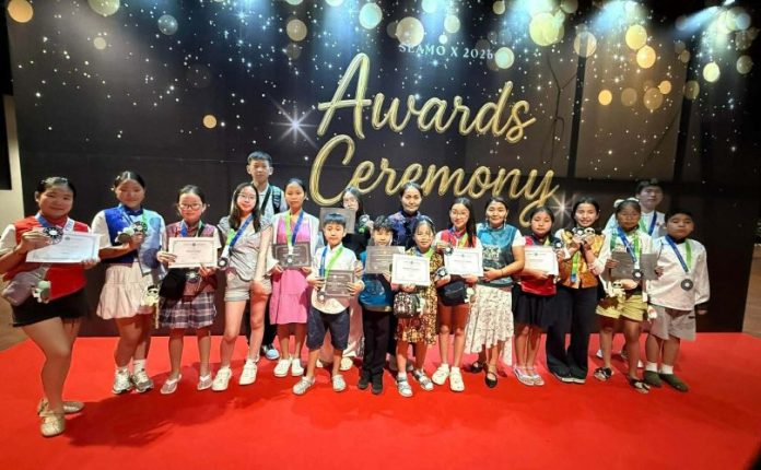 Өмнөговь аймгийн сурагчид Зүүн өмнөд Азийн математикийн олимпиадаас 13 медаль хүртлээ