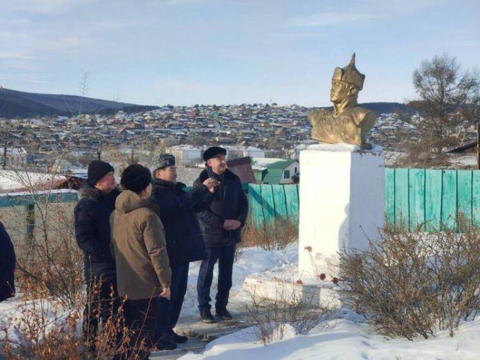 Хиагтад Д.Сүхбаатарын хөшөө босгоно