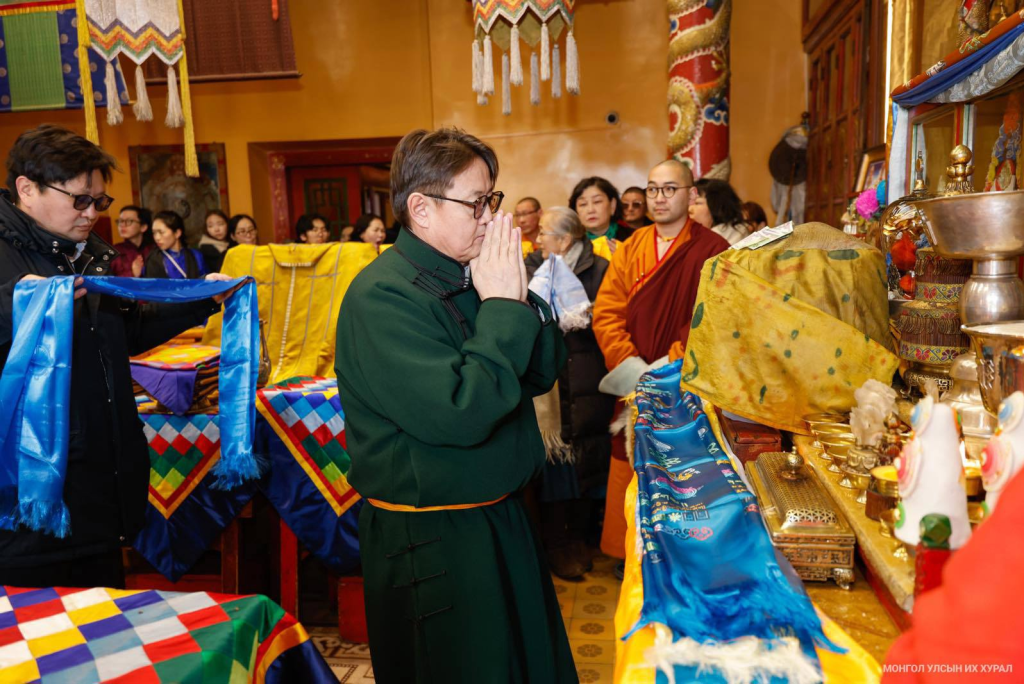 Төрийн төлөөлөгчид Очирдара шүтээнд мандал өргөж, түмэн олны заяаг даатгав