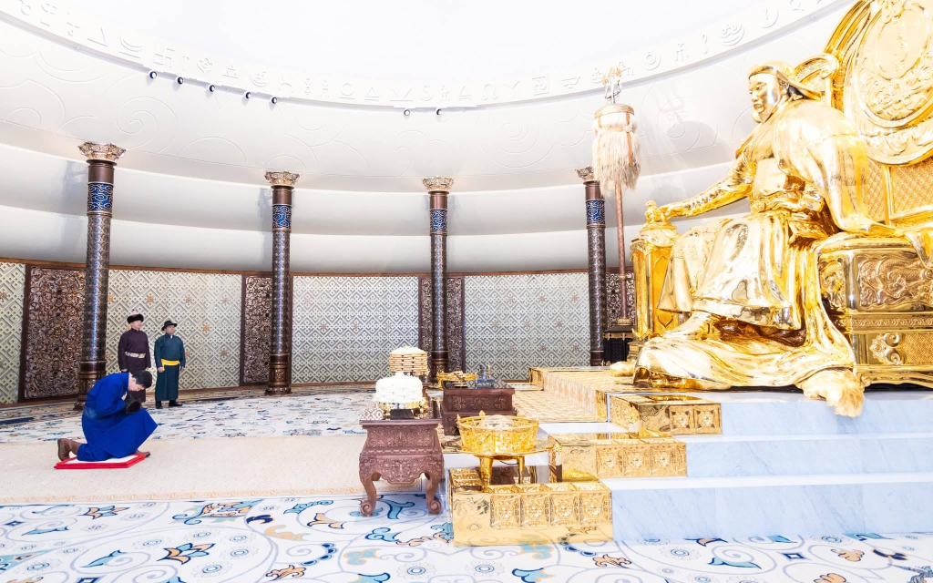 Төрийн удирдлагууд Чингис хааны шүтээнд хүндэтгэл үзүүлэв