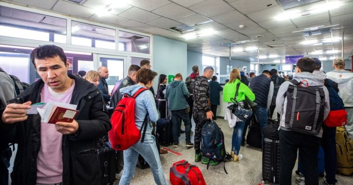Нэгдүгээр сард 1237 иргэнд Монгол Улсад оршин суух зөвшөөрөл олгожээ