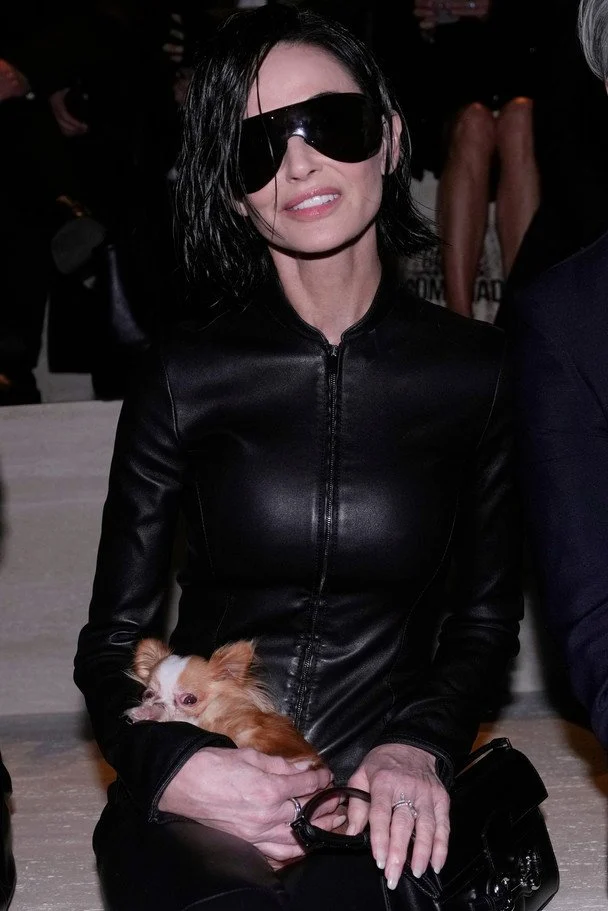 63 настай Деми Мур хэтэрхий турснаараа олныг цочирдуулж, шүтэн бишрэгчдийнхээ санааг зовоож эхэллээ