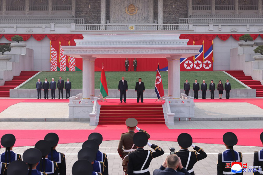 Лукашенко Ким Жон Ун нар хамтын ажиллагааны гэрээ байгуулав