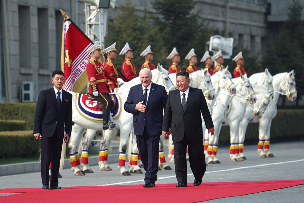 Лукашенко Ким Жон Ун нар хамтын ажиллагааны гэрээ байгуулав