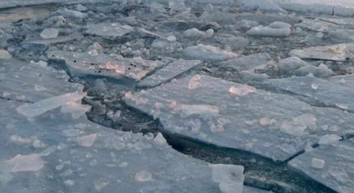 Иргэдийг мөсөн дээгүүр явах болон автомашинаар зорчихгүй байхыг онцгойлон анхааруулсаар байна