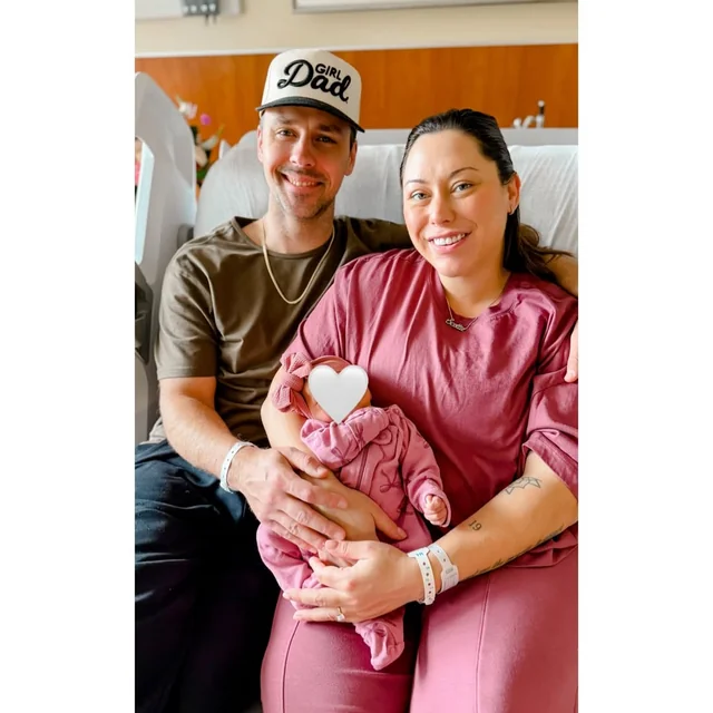 Эминем хоёр дахь удаагаа өвөө боллоо