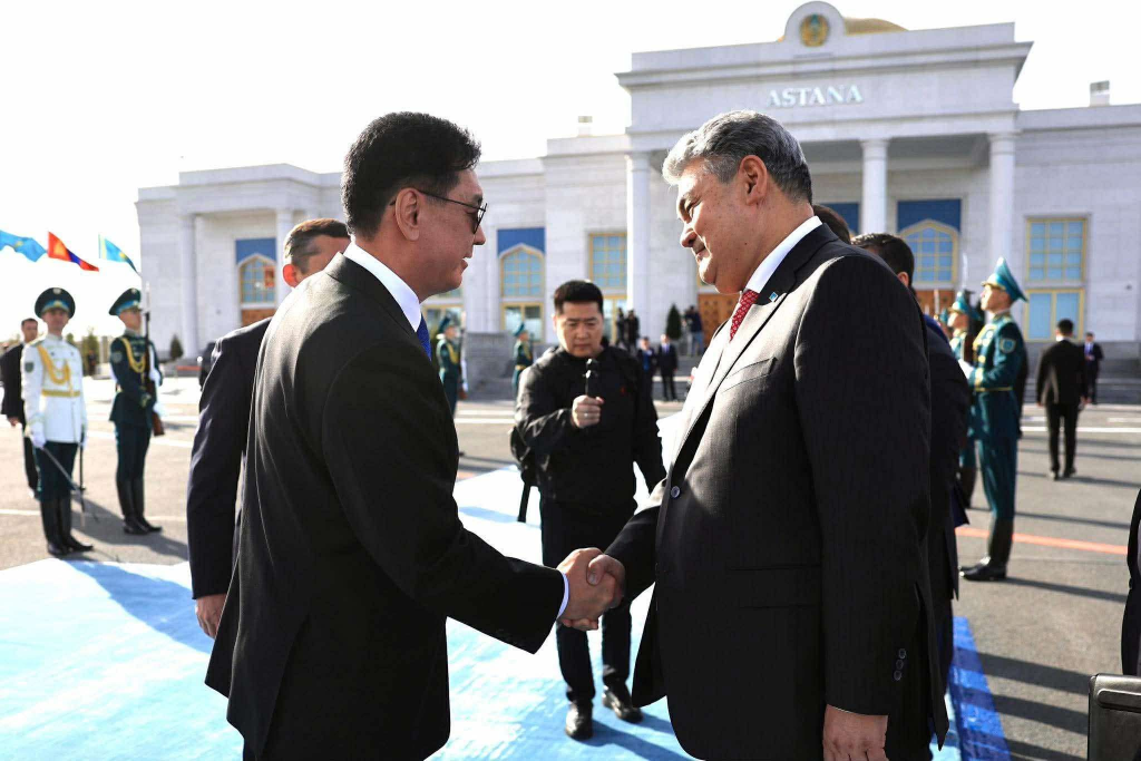 Ерөнхийлөгч У.Хүрэлсүх Казахстан улсад төрийн айлчлал хийж байна