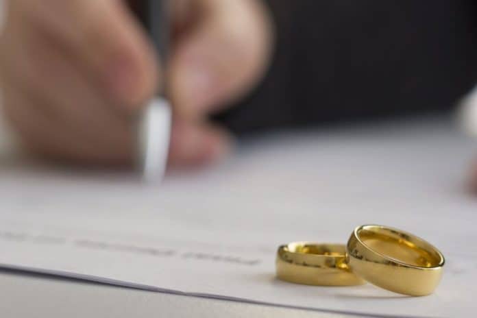 Өнгөрсөн онд 12 мянган хос гэрлэлтээ батлуулж, 4 493 хос гэрлэлтээ цуцлуулжээ