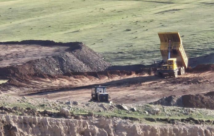 Заамарт уурхайн нүхэнд унасан хүүхдийг аврах ажиллагаа