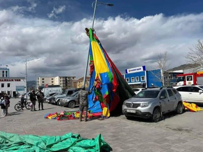 Хийлдэг гулсуур ажиллуулж, бага насны хүүхдийн амийг хохироосон хэрэгт шалгагдаж байхдаа оргосон этгээд Казахстаны иргэншилтэй болж, Орост орогнож байжээ