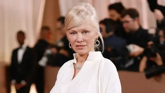 Памела Андерсон