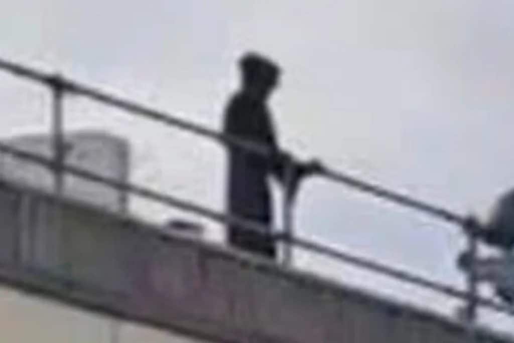 Үхлийн элчийн хувцастай эр эмнэлэгт үймээн тарив