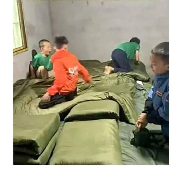 Хятадад эцэг эхчүүд хүүхдээ ферм дээр ажиллуулахын тулд мянга мянган юань төлж байна: яагаад тэднийг “сорилтын зуслан”-д явуулдаг вэ 2 сорилтын зуслан