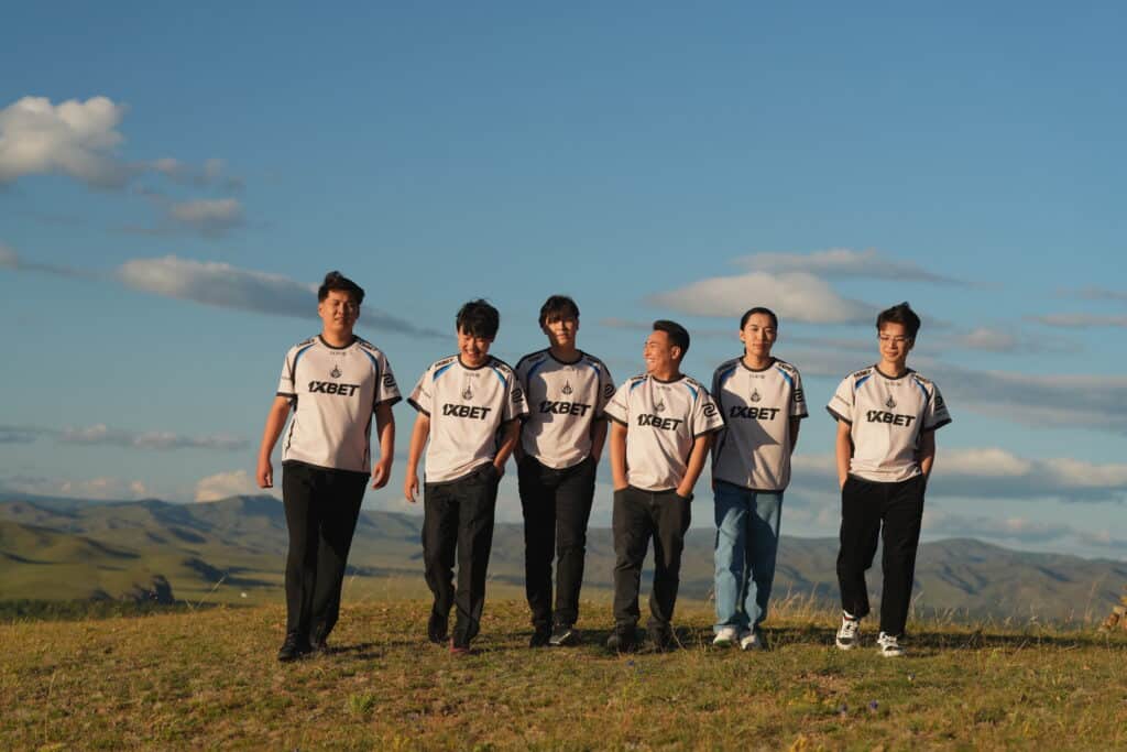 The MongolZ баг “Дэлхий эндээс эхэлнэ” аянаа эхлүүллээ 2 MongolZ