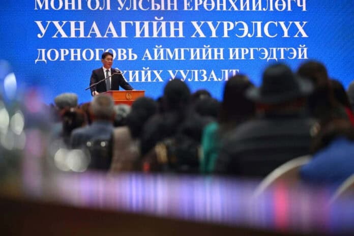 У.Хүрэлсүх Дорноговийн иргэдтэй уулзлаа