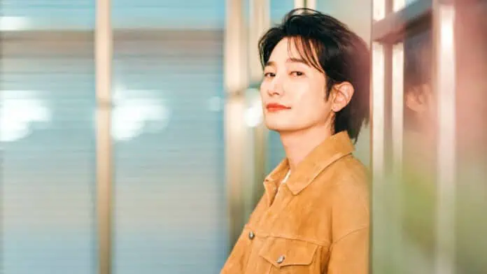 Park Si Hoo-г “гэр бүл салгасан” гэж худал гүтгэсэн эмэгтэй 10 сарын хорих ял авчээ